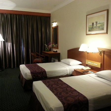 Orkid Hotel Melaka Екстериор снимка