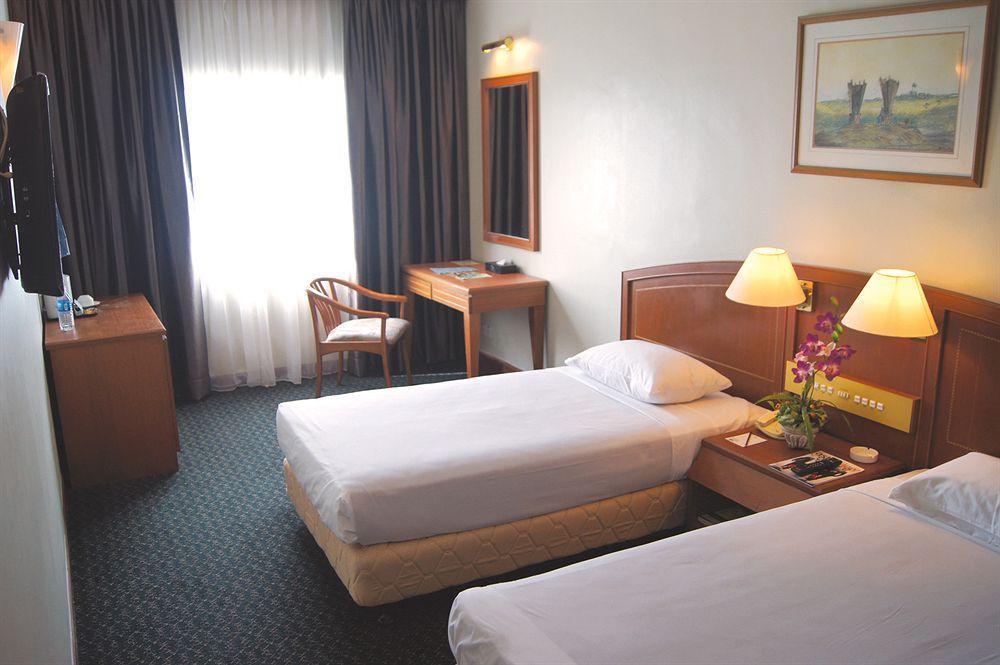Orkid Hotel Melaka Екстериор снимка