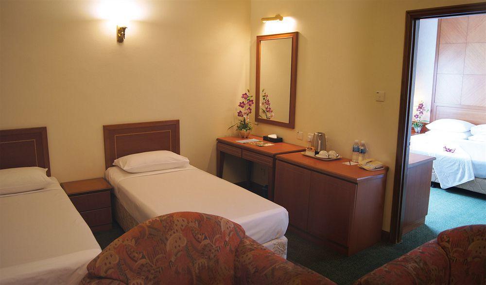 Orkid Hotel Melaka Екстериор снимка