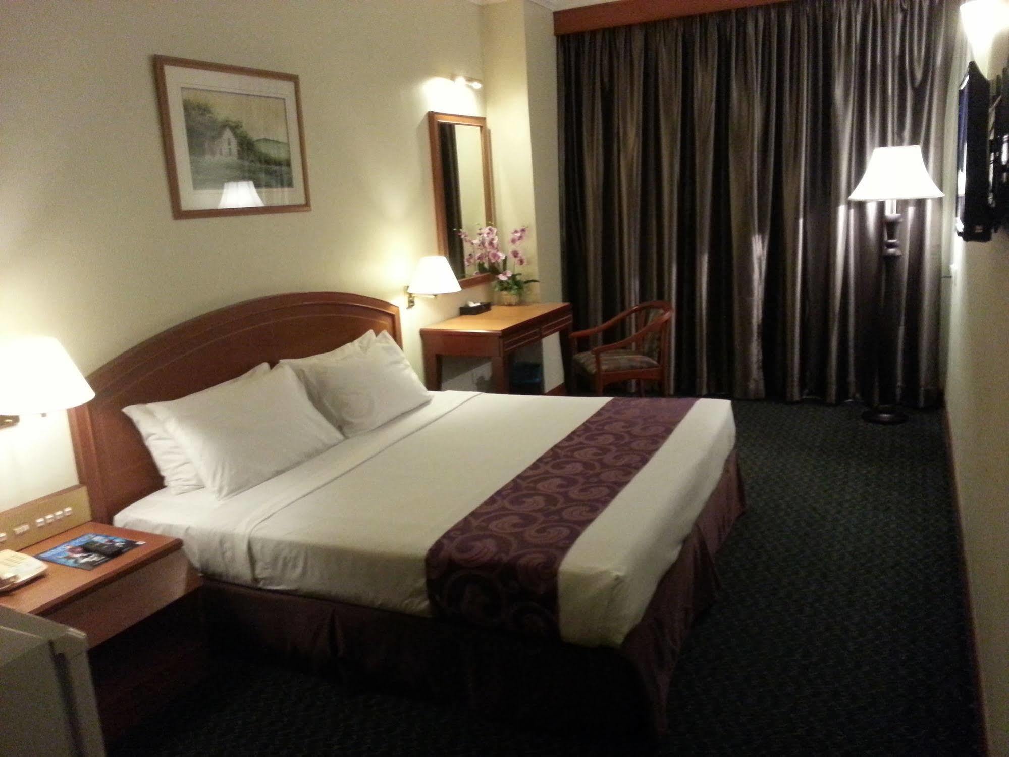 Orkid Hotel Melaka Екстериор снимка