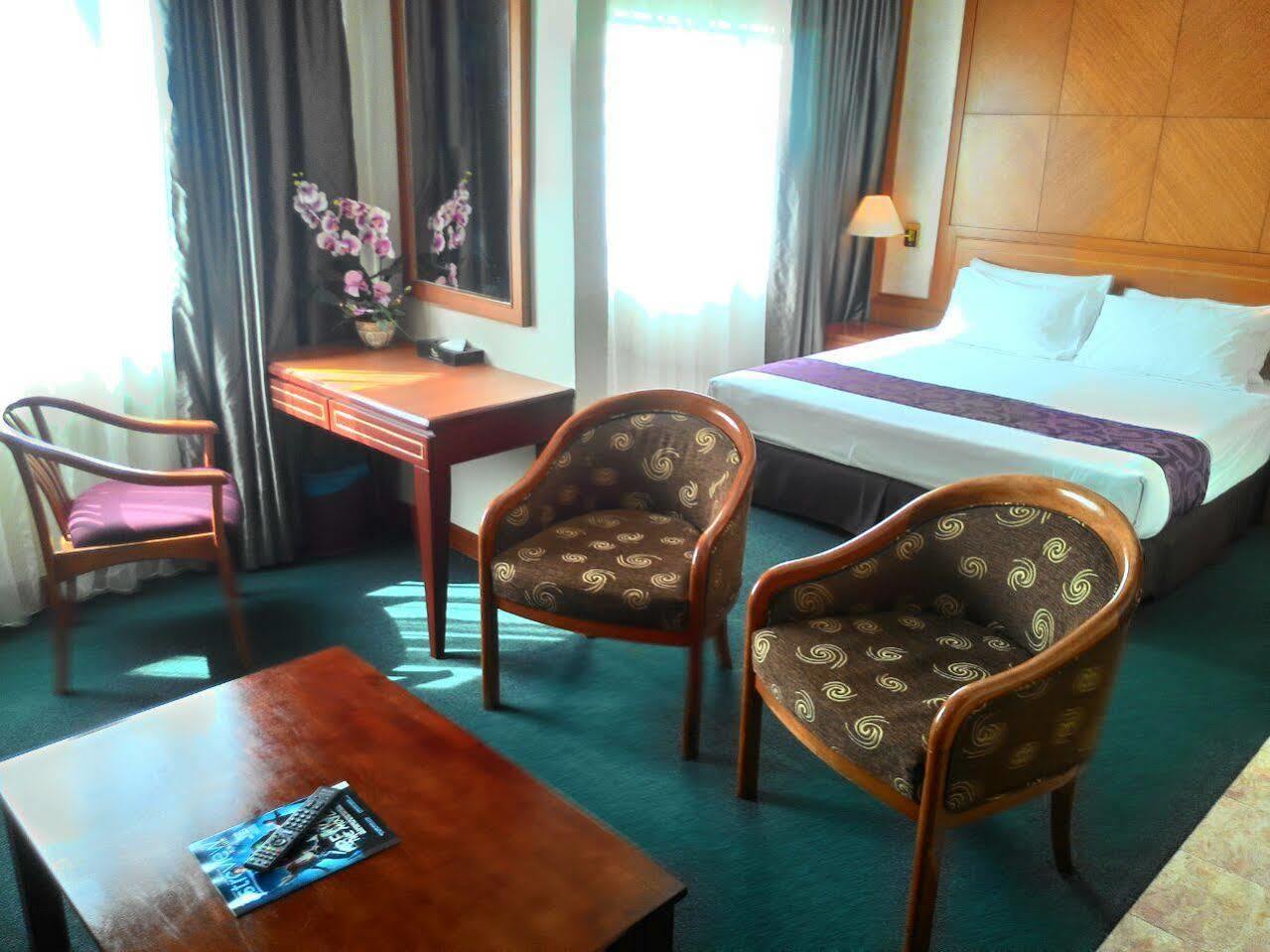 Orkid Hotel Melaka Екстериор снимка