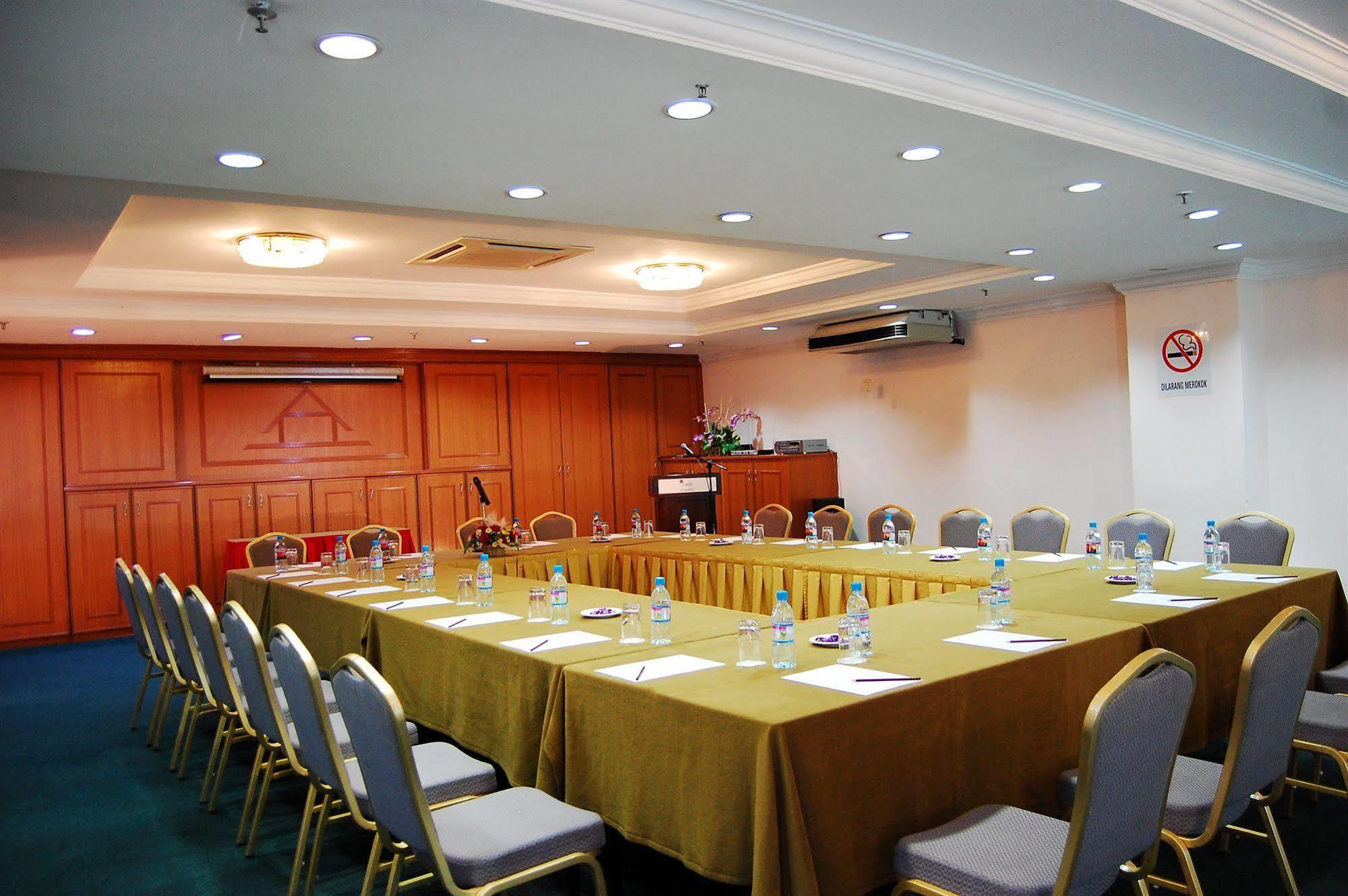 Orkid Hotel Melaka Екстериор снимка